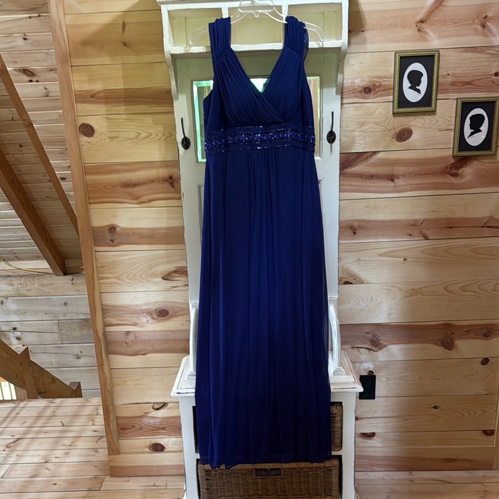 Alex Evenings Purple Sleeveless V-Neck Gown Pre Worn